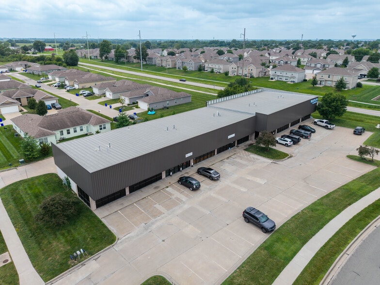 800 Creekside Dr, Gardner, KS for sale - Building Photo - Image 3 of 28