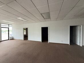 7931-7967 E Frontage Rd, Overland Park, KS for lease Interior Photo- Image 2 of 5