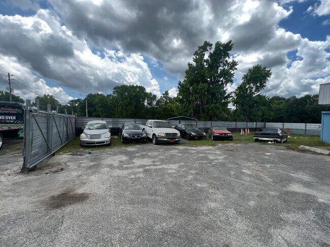 More details for 6480 Restlawn Dr, Jacksonville, FL - Retail for Sale