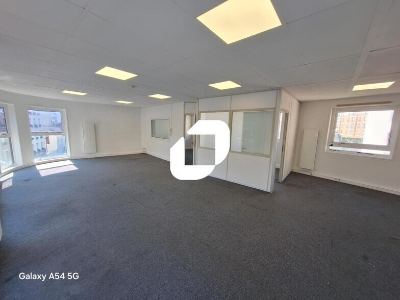 Office in Boulogne-Billancourt for lease - Interior Photo - Image 3 of 7