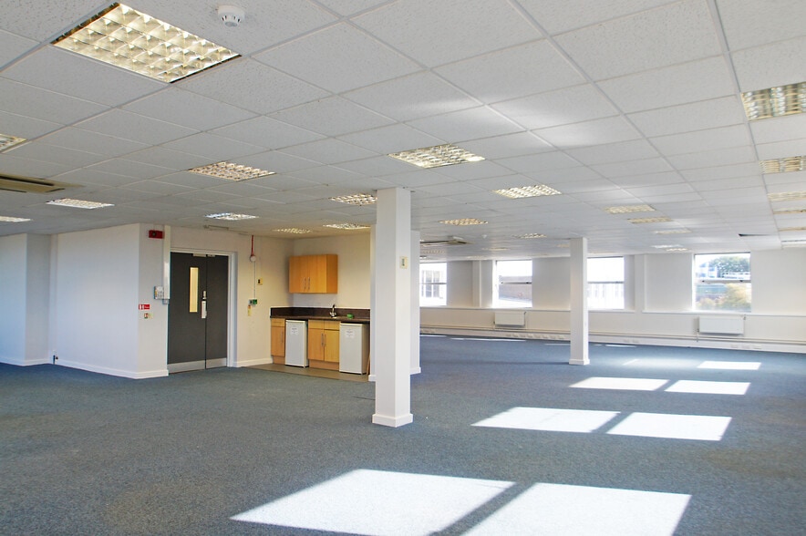 London Rd, Amesbury for lease - Interior Photo - Image 3 of 3
