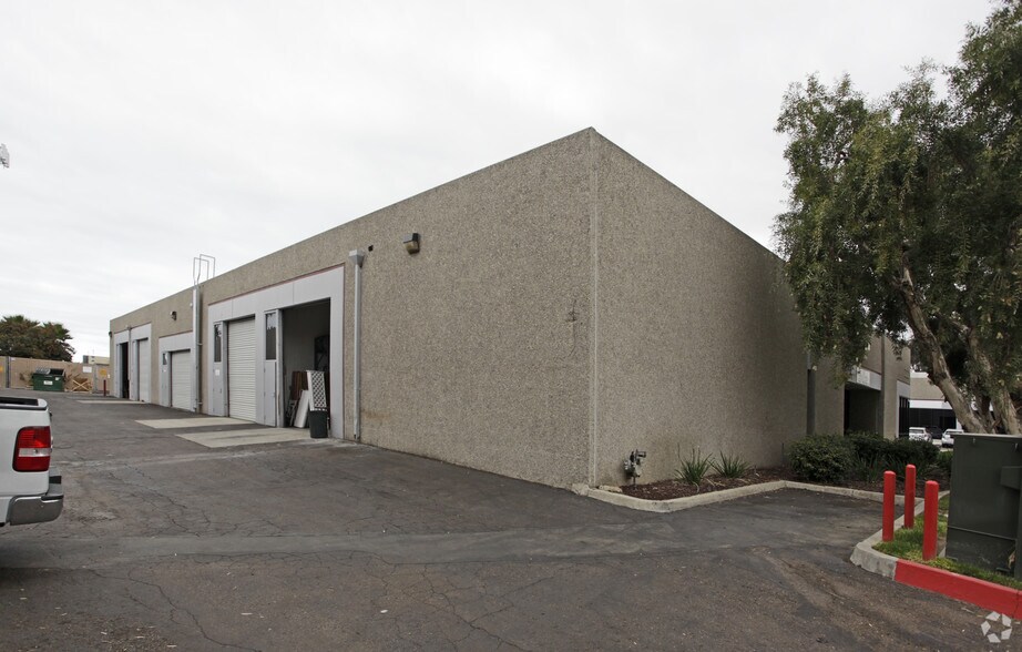 2222 Verus St, San Diego, CA à louer - Photo du bâtiment - Image 3 de 7
