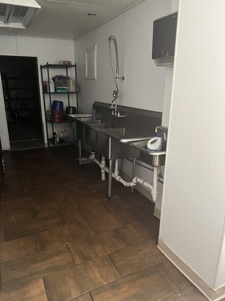 110 N Wind St, Flandreau, SD for sale - Building Photo - Image 2 of 3