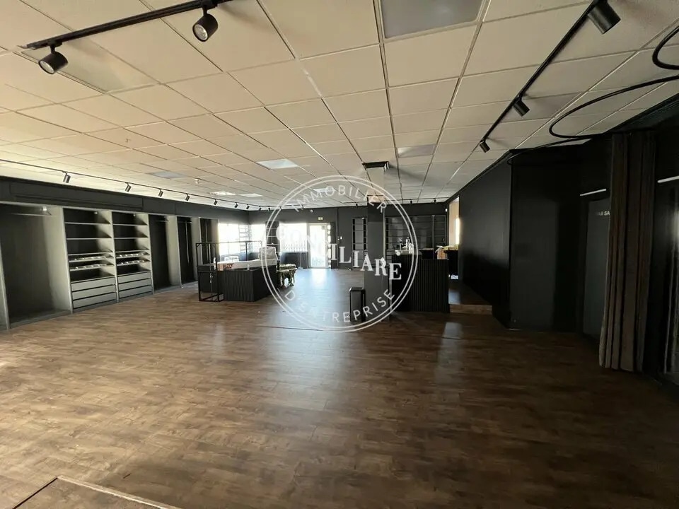 Retail in Portet-sur-Garonne for lease Interior Photo- Image 1 of 7