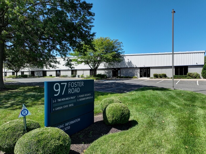 97 Foster Rd, Moorestown, NJ à louer - Photo du bâtiment - Image 1 de 2