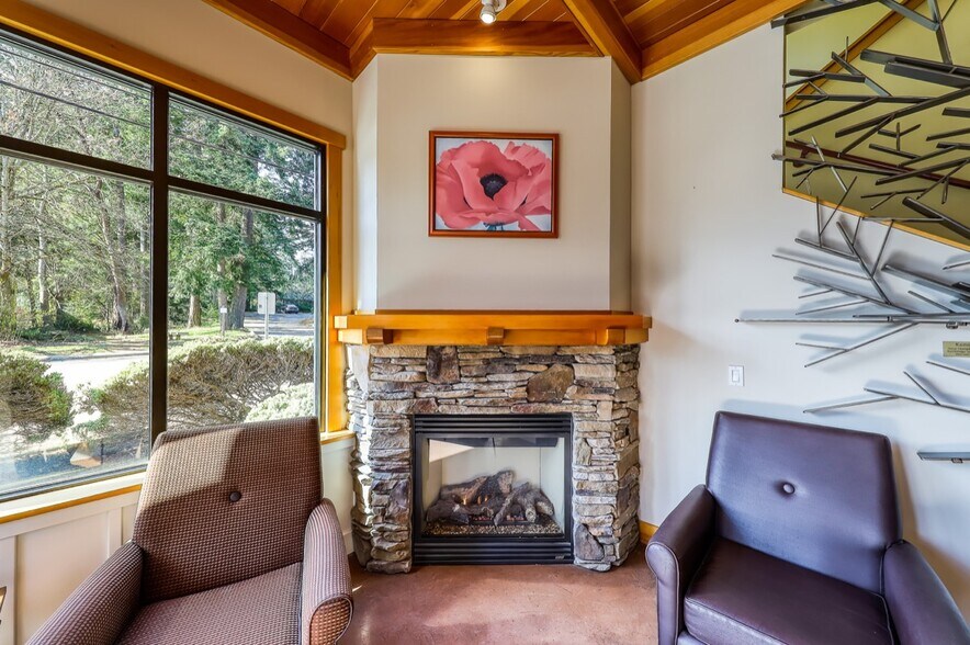 818 Madison Ave N, Bainbridge Island, WA à vendre - Hall d’entrée - Image 3 de 3