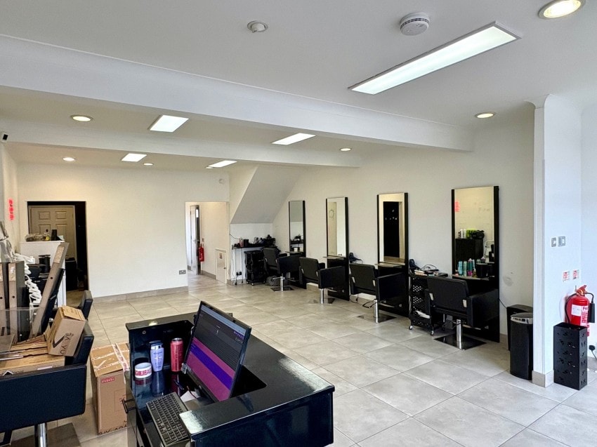 11 High St, Woking for lease Interior Photo- Image 1 of 2