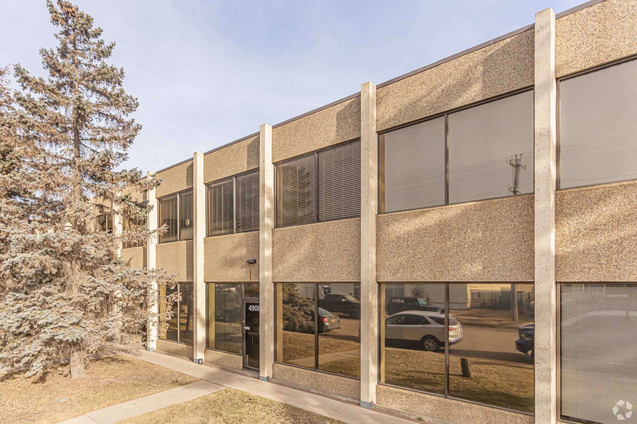 4904-4910 75 Av NW, Edmonton, AB for lease Primary Photo- Image 1 of 6