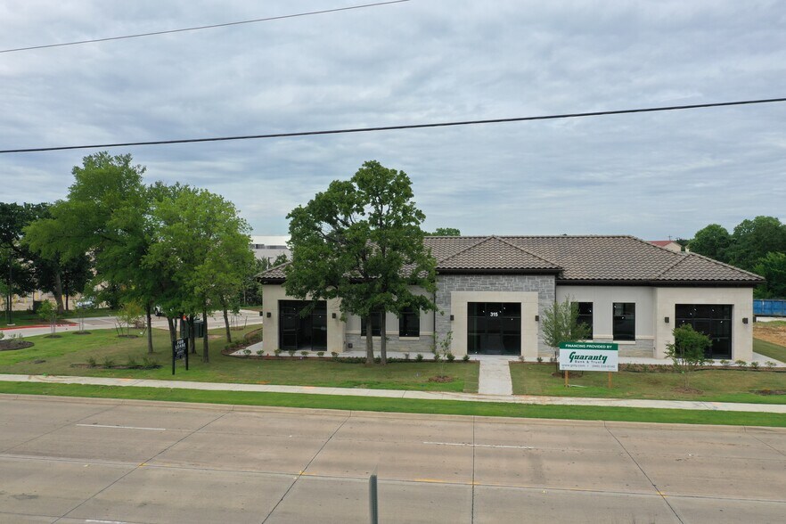 305 S Nolen Dr, Southlake, TX for lease - Building Photo - Image 1 of 9