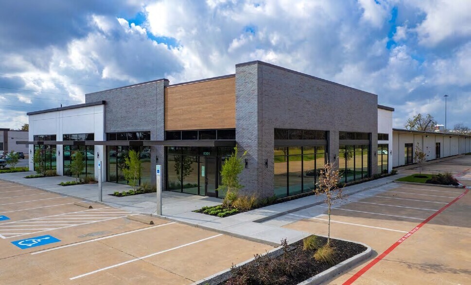 8301 Jones Rd, Houston, TX à louer - Photo du bâtiment - Image 3 de 3