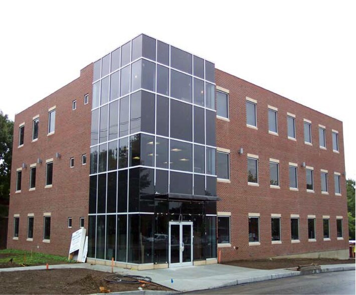 1 Pearl St, Brockton, MA à louer - Photo du bâtiment - Image 3 de 17