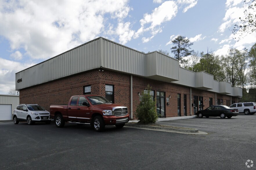 4904 Alpinis Dr, Raleigh, NC à louer - Photo du bâtiment - Image 3 de 14