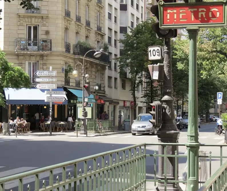 Retail in Paris for lease Building Photo- Image 1 of 5