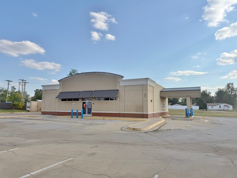 1405 E Main St, Cushing, OK for lease - Building Photo - Image 1 of 6