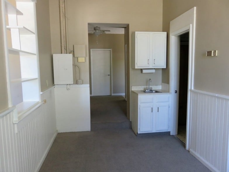 516 N Madison Ave, Greenwood, IN for sale - Interior Photo - Image 3 of 5