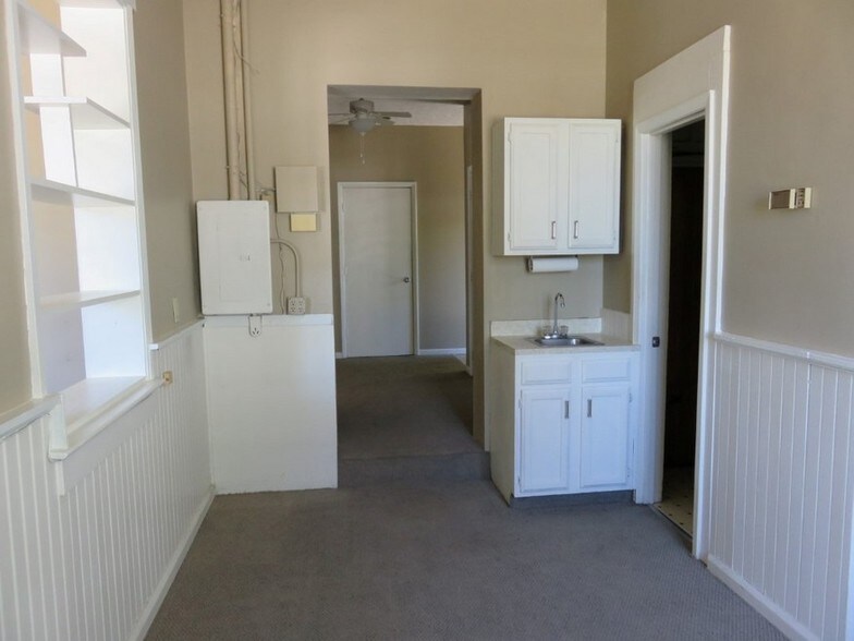 516 N Madison Ave, Greenwood, IN à vendre - Photo intérieure - Image 3 de 5