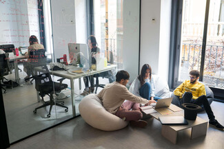 Plus de détails pour Calle De Las Huertas, 11, Madrid - Cotravail à louer