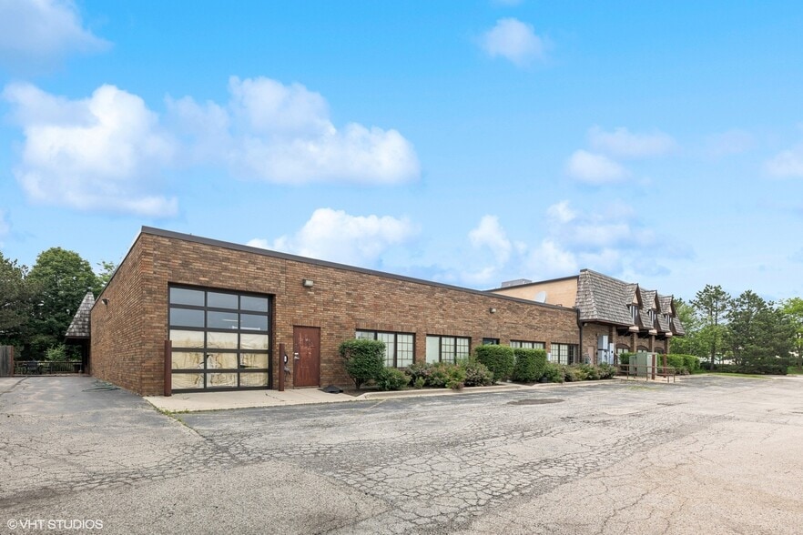 Viking Park Office/Flex Portfolio portfolio of 19 properties for sale on LoopNet.ca - Building Photo - Image 3 of 21