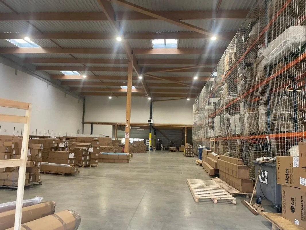 Industrial in Louvres for lease Building Photo- Image 1 of 8