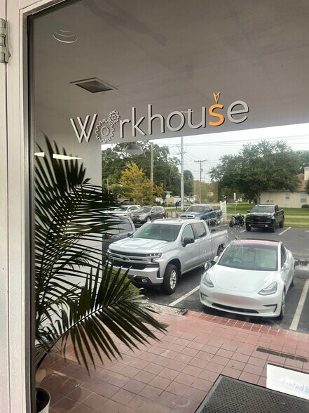 6818-6824 S Manhattan Ave, Tampa, FL à louer - Photo du bâtiment - Image 2 de 24