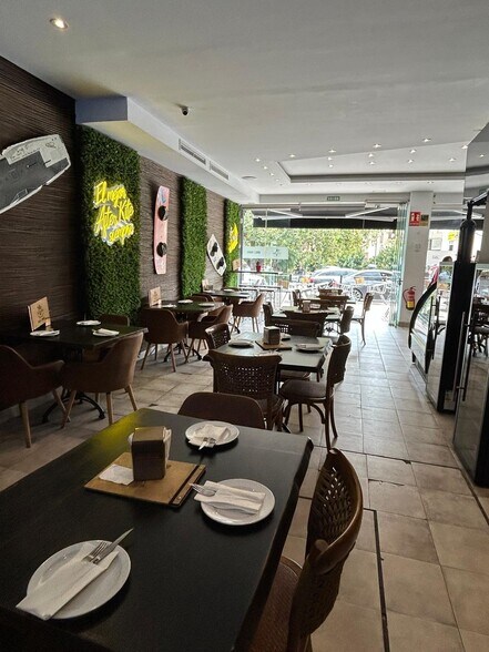 Retail in Marbella, Málaga for lease - Interior Photo - Image 3 of 13