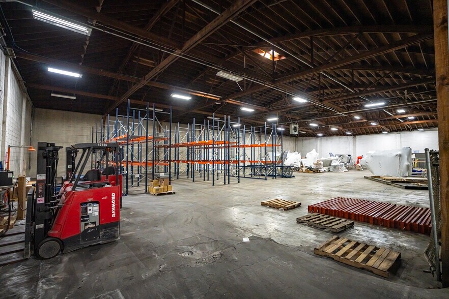 811 N 1st St, Silverton, OR à louer - Photo intérieure - Image 3 de 11