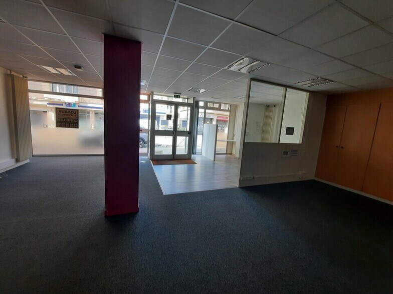 Office in Rouen for lease - Interior Photo - Image 2 of 19