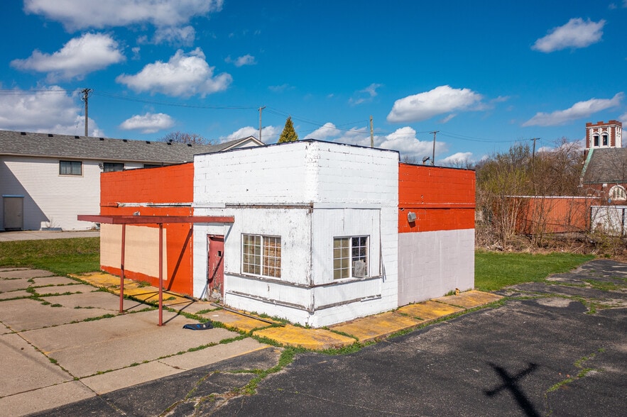 180 Orchard Lake Rd, Pontiac, MI for sale - Building Photo - Image 3 of 13