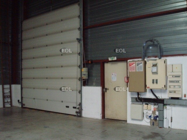 Flex in Méry-sur-Oise for lease - Interior Photo - Image 3 of 4