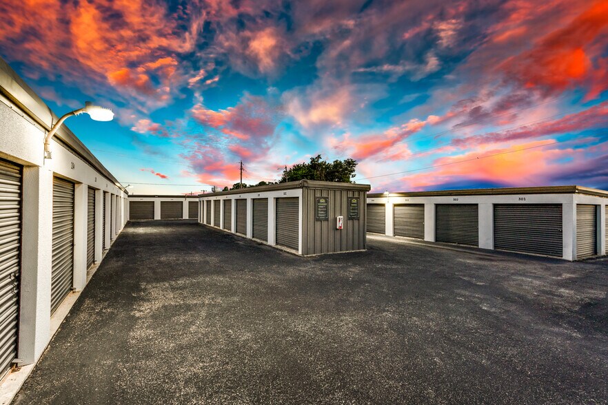 209 Commercial Dr, Taylor, TX à vendre - Photo du bâtiment - Image 3 de 4