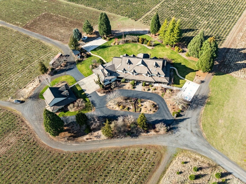 24250 S Raney Ln, Estacada, OR à vendre - Photo du bâtiment - Image 3 de 48