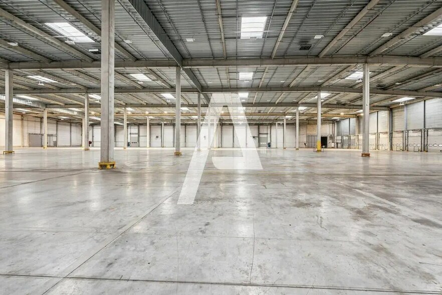 Flex in Moissy-Cramayel for lease - Building Photo - Image 2 of 4