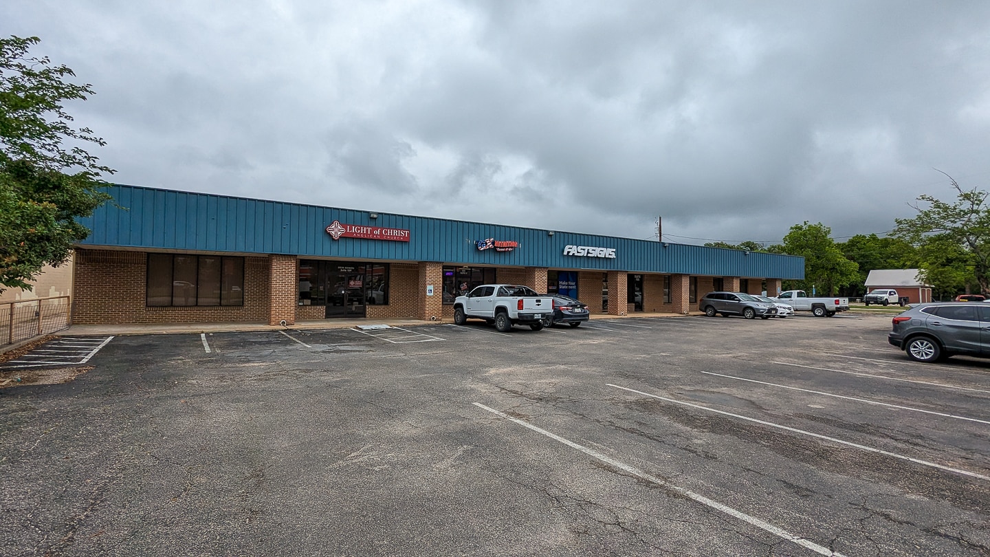 505 W University Ave, Georgetown, TX for lease Primary Photo- Image 1 of 7
