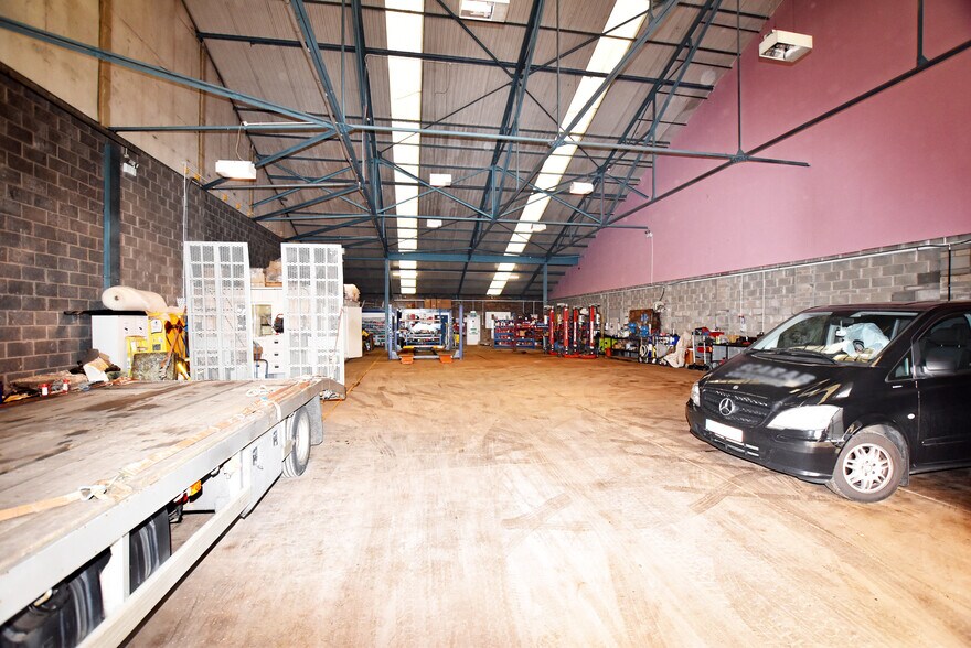 12-26 Burnbank Rd, Falkirk à louer - Photo du bâtiment - Image 2 de 6