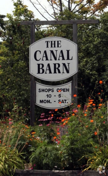 7070 Cedar Bay Rd, Fayetteville, NY for lease - Building Photo - Image 2 of 4