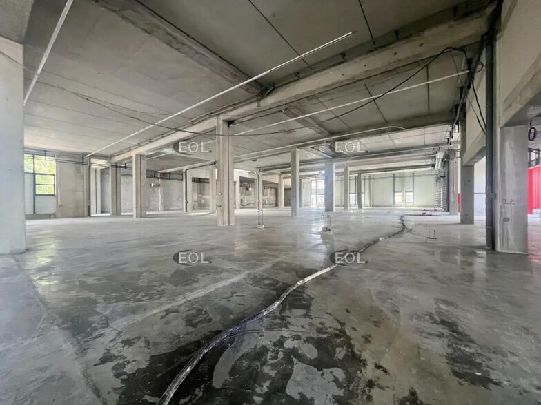 Flex in Bobigny for lease - Interior Photo - Image 3 of 5