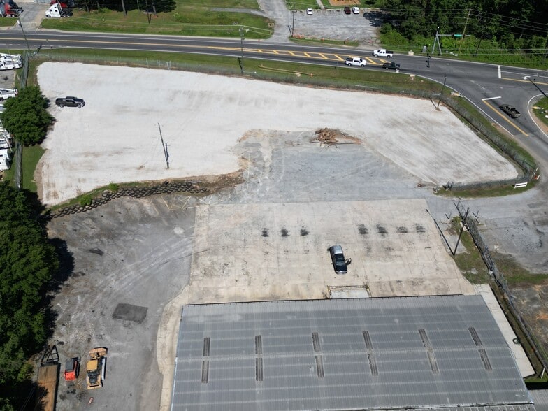 1023 Rock Cut Rd, Forest Park, GA for lease - Building Photo - Image 3 of 9