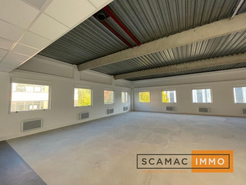 Industrial in Verrières-le-Buisson for lease - Building Photo - Image 2 of 15