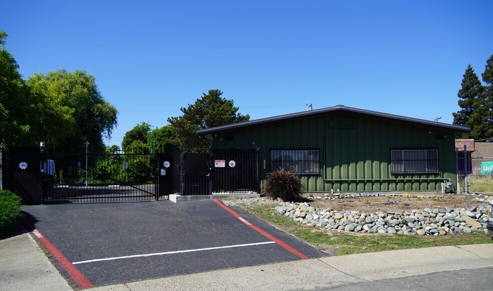 197 Otto Cir, Sacramento, CA à vendre - Photo du bâtiment - Image 3 de 12