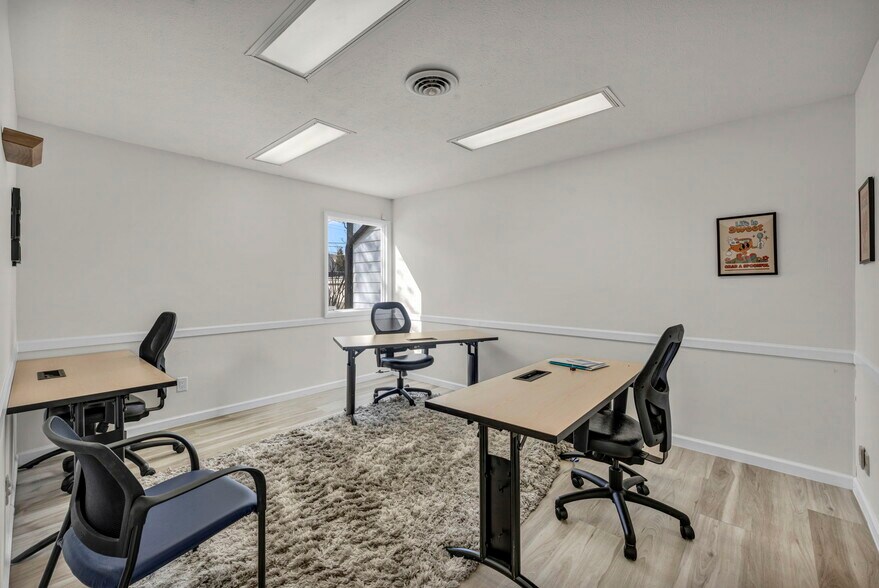 1824 E Broad St, Columbus, OH à louer - Photo du bâtiment - Image 3 de 43