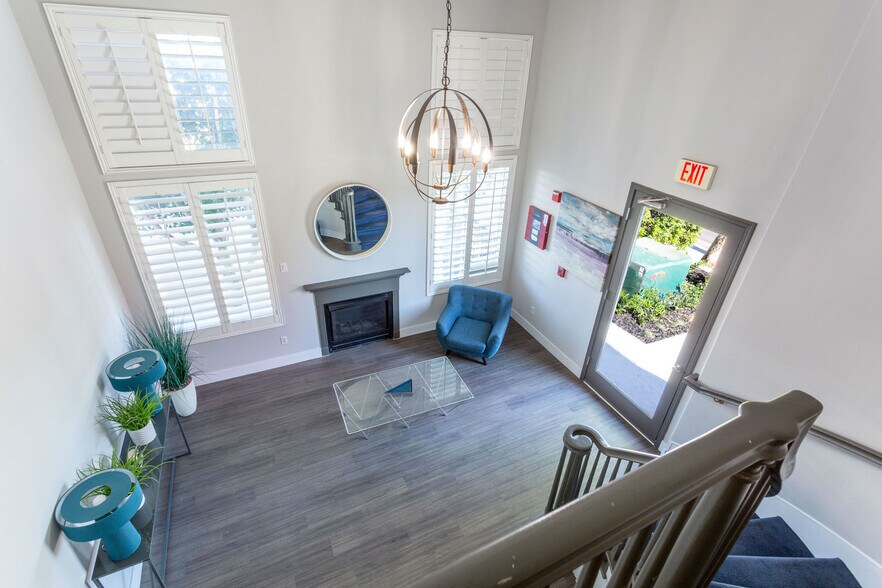 6737 De Soto Ave, Canoga Park, CA à vendre - Photo du bâtiment - Image 3 de 7