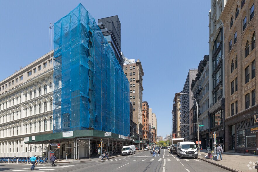 67 E 11th St, New York, NY à louer - Photo du bâtiment - Image 2 de 5