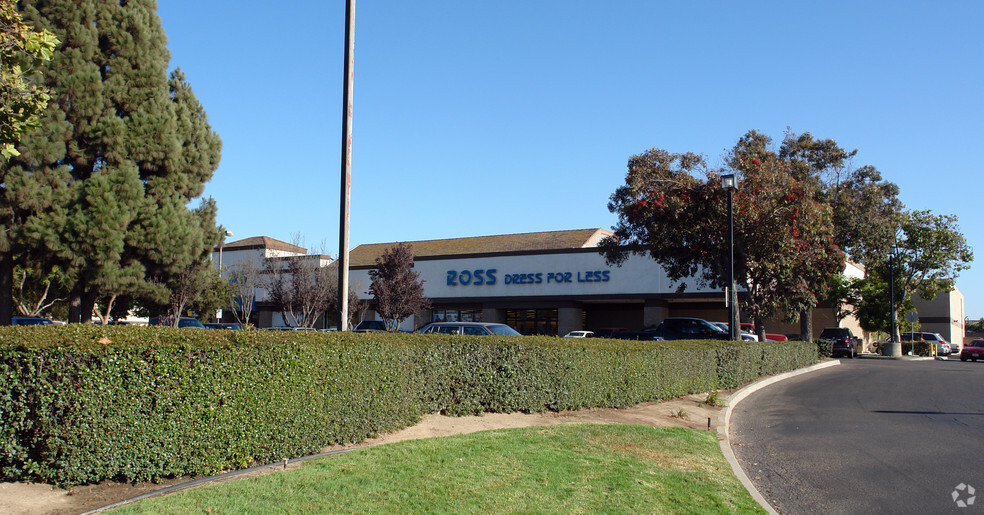 230-238 E Betteravia Rd, Santa Maria, CA for lease - Building Photo - Image 3 of 10