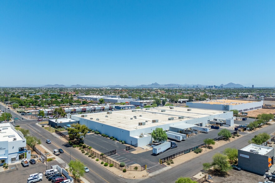 3865 W Van Buren St, Phoenix, AZ for lease - Building Photo - Image 3 of 7