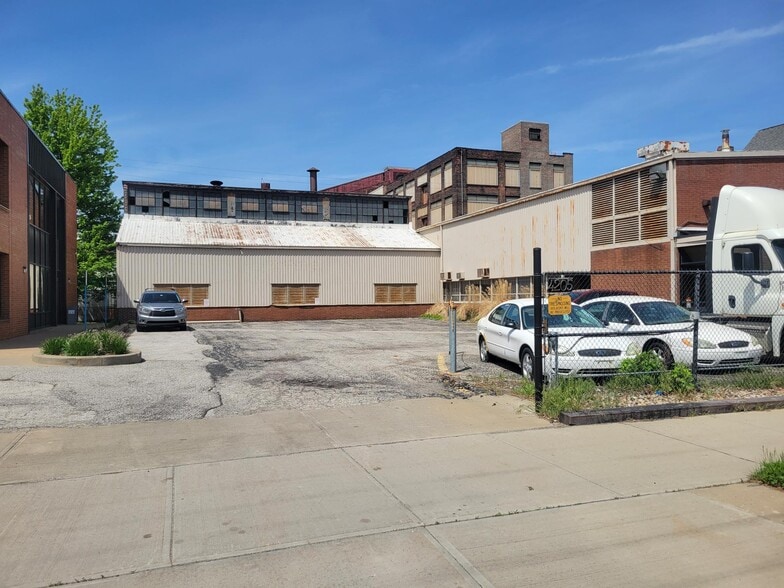 4205 St Clair Ave, Cleveland, OH for sale - Building Photo - Image 3 of 4