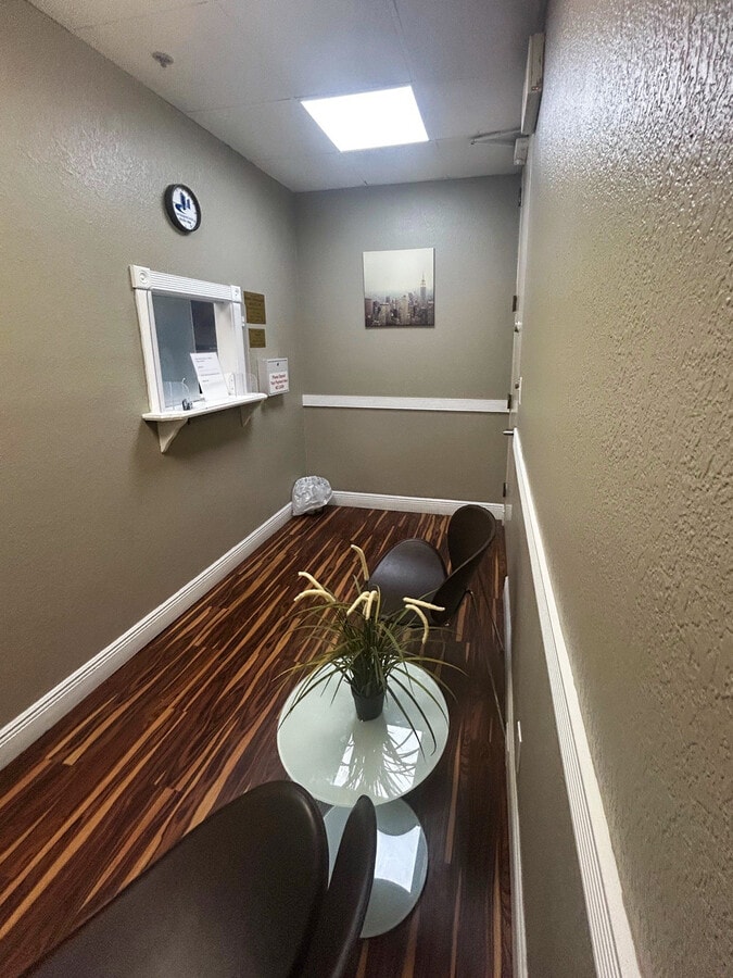 900 W 49th St, Hialeah, FL 33012 - Unit 220 -  - Interior Photo - Image 1 of 4