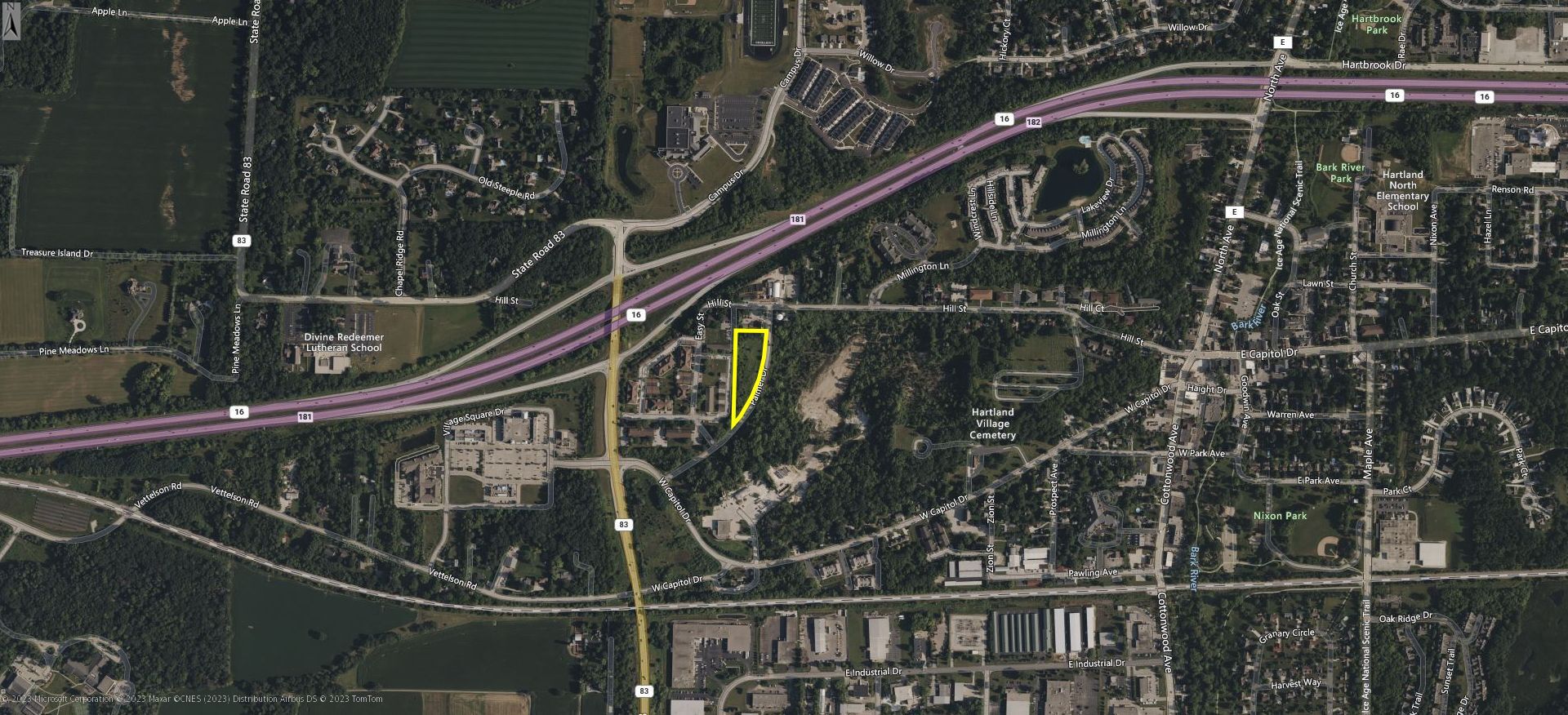 701 W Capitol Dr, Hartland, WI à vendre Photo du bâtiment- Image 1 de 3