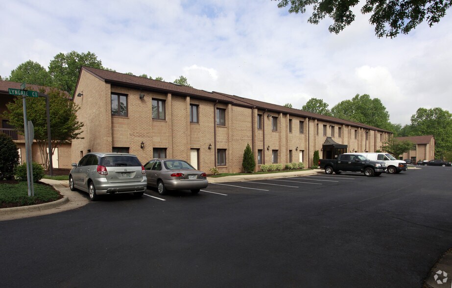25-Unit Medical/Office Investment portefeuille de 3 propriétés à vendre sur LoopNet.ca - Photo du bâtiment - Image 2 de 4