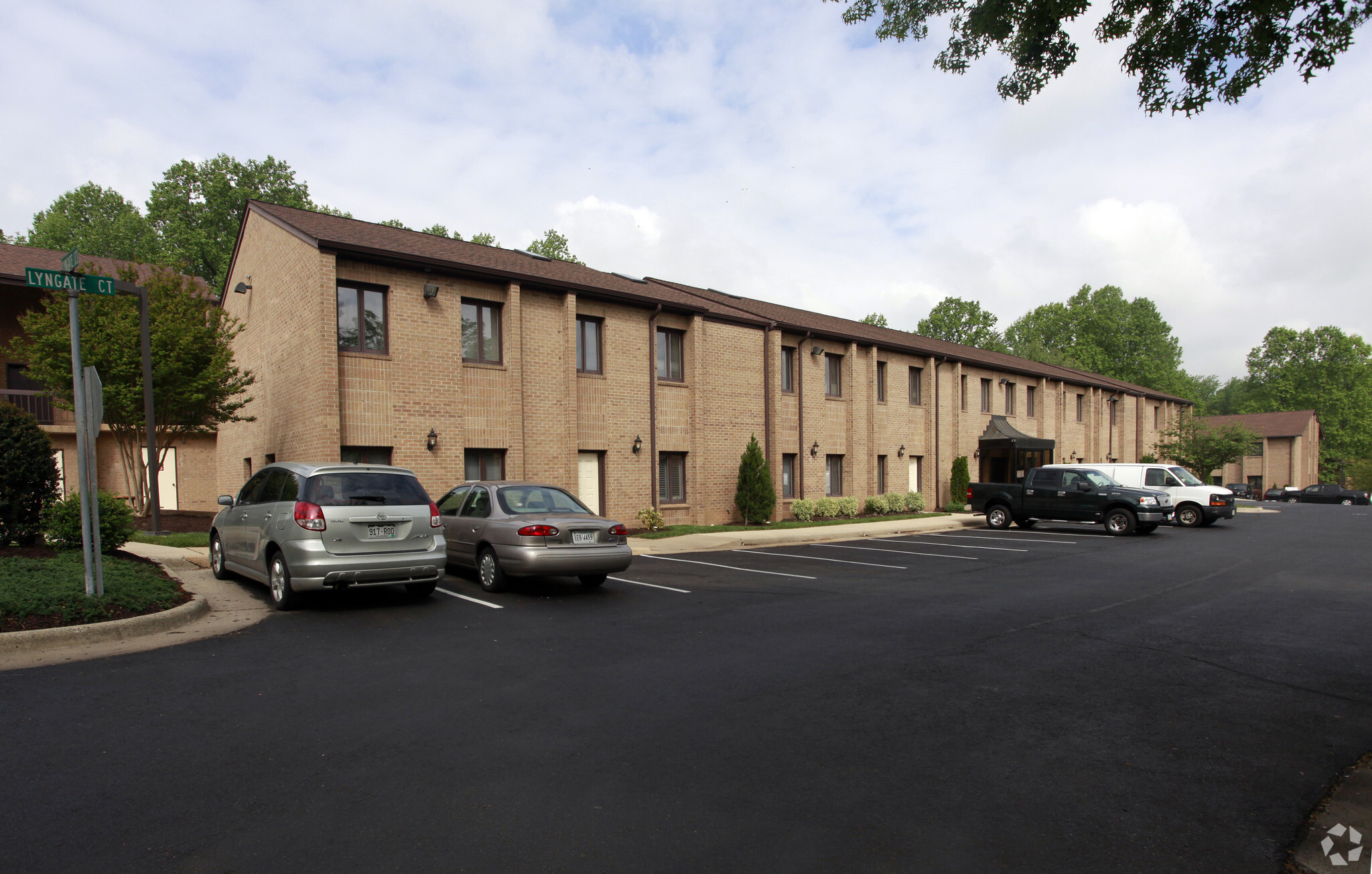 5252 Lyngate Ct, Burke, VA for lease Building Photo- Image 1 of 7