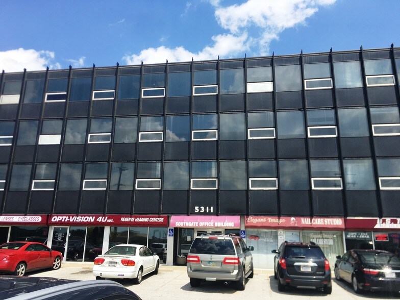 5311 Northfield Rd, Bedford, OH à louer - Photo du bâtiment - Image 2 de 10